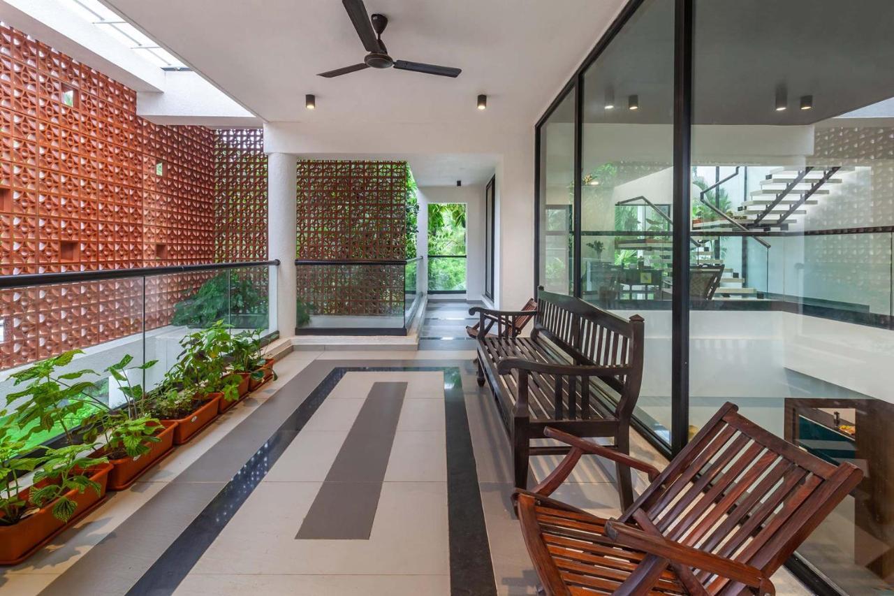 Villa Sereno By Stayvista - An Elegant And Entertaining Retreat Featuring A Swimming Pool, Outdoor Jacuzzi, Modern Interiors, And A Snooker Table Alībāg Exteriör bild