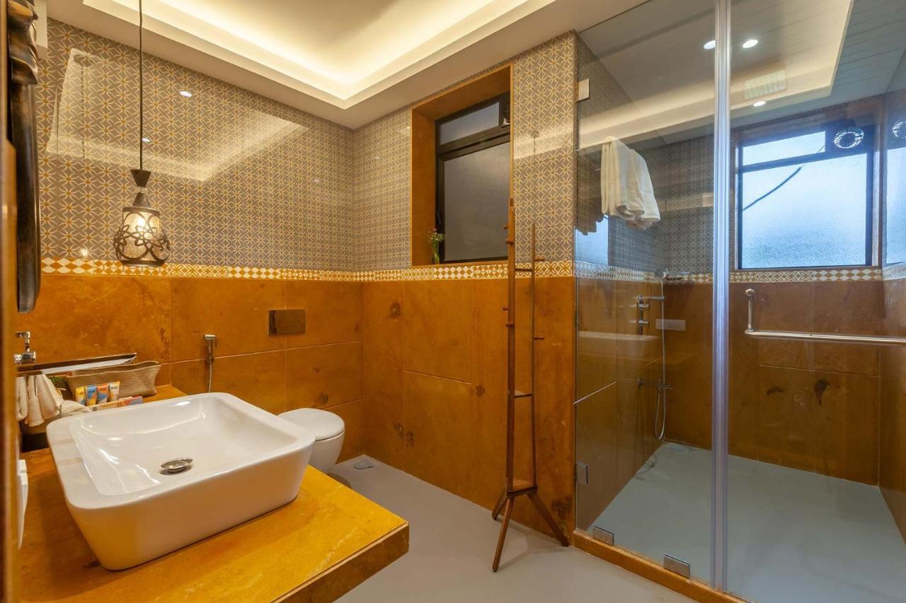 Villa Sereno By Stayvista - An Elegant And Entertaining Retreat Featuring A Swimming Pool, Outdoor Jacuzzi, Modern Interiors, And A Snooker Table Alībāg Exteriör bild