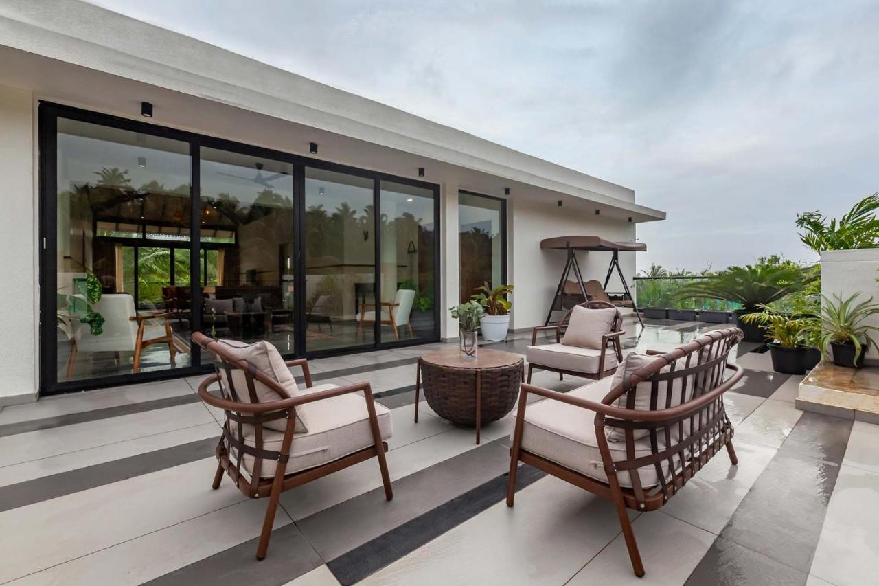 Villa Sereno By Stayvista - An Elegant And Entertaining Retreat Featuring A Swimming Pool, Outdoor Jacuzzi, Modern Interiors, And A Snooker Table Alībāg Exteriör bild