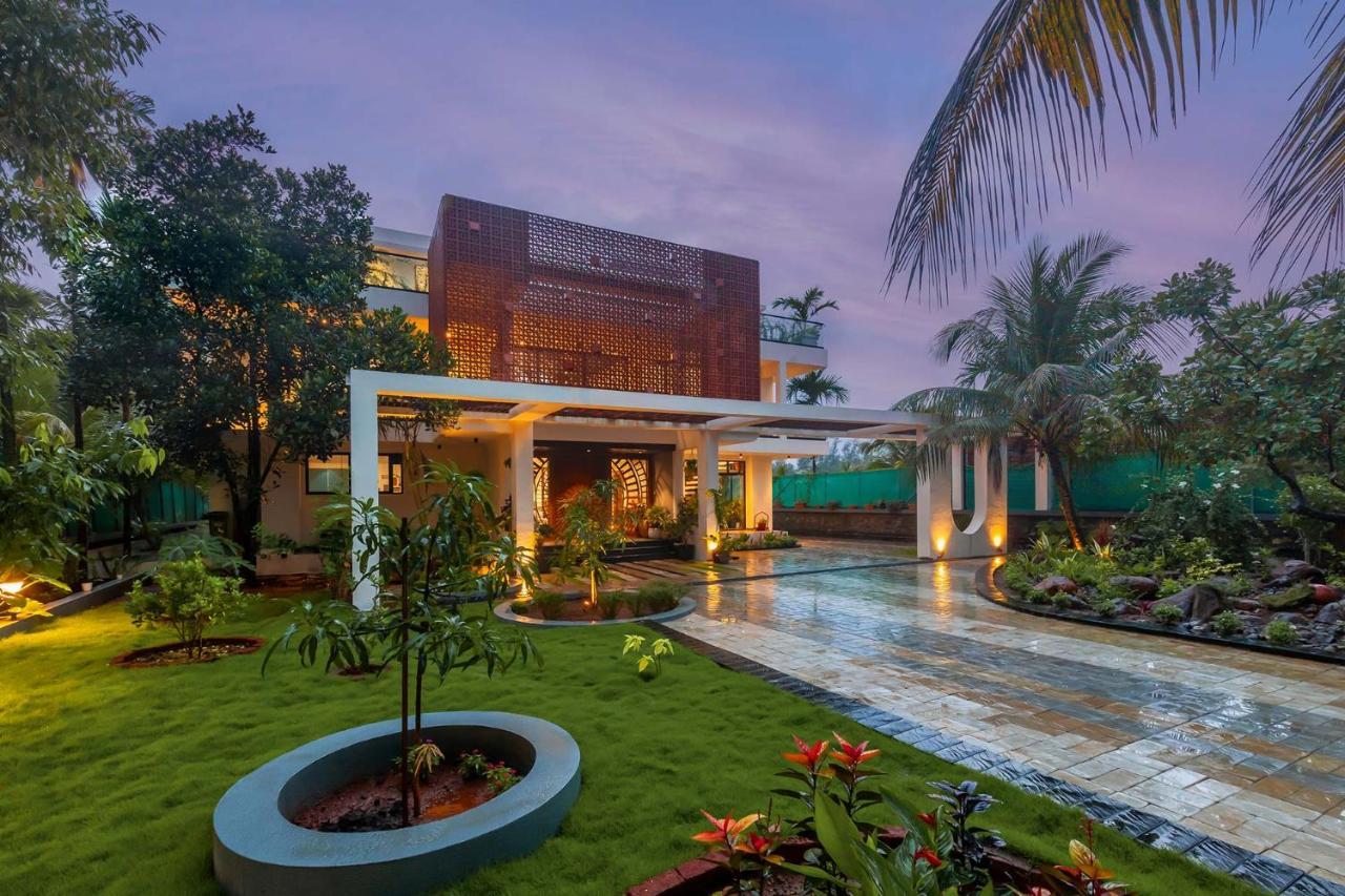 Villa Sereno By Stayvista - An Elegant And Entertaining Retreat Featuring A Swimming Pool, Outdoor Jacuzzi, Modern Interiors, And A Snooker Table Alībāg Exteriör bild